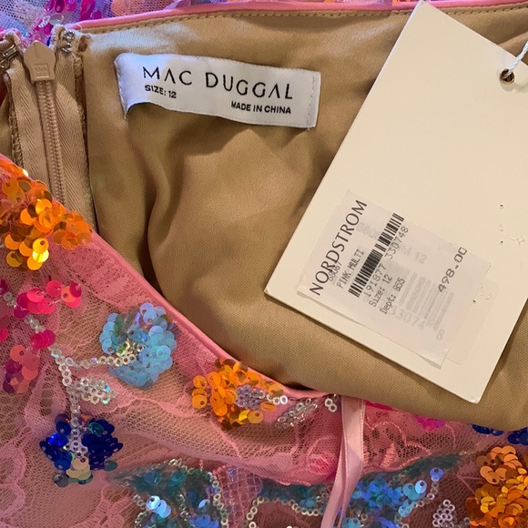 MAC DUGGAL
Embellished Lace Strappy Column Gown - Picture 13 of 17